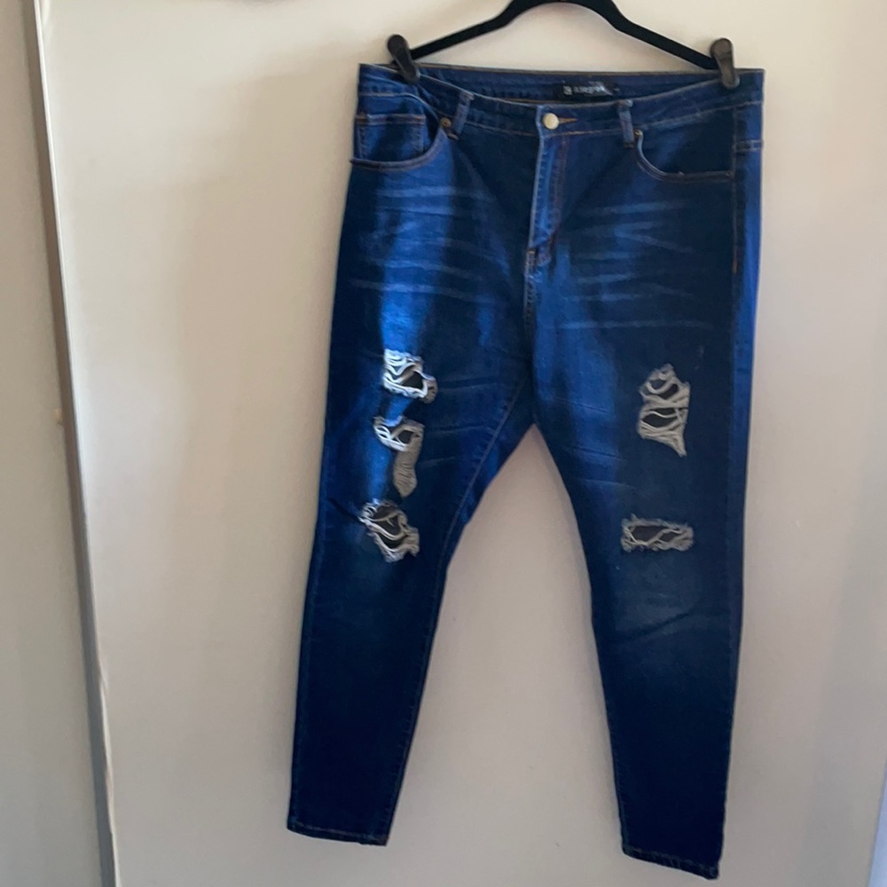Destressed skinny jeans